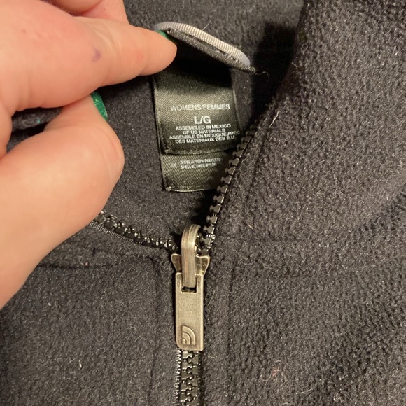 Black North Face jacket - Picture 3 of 6